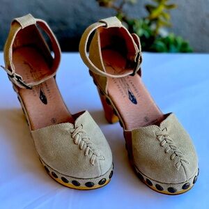 FREE PEOPLE × JEFFREY
CAMPBELL Wood Clogs Platform
Shoes Sz 6